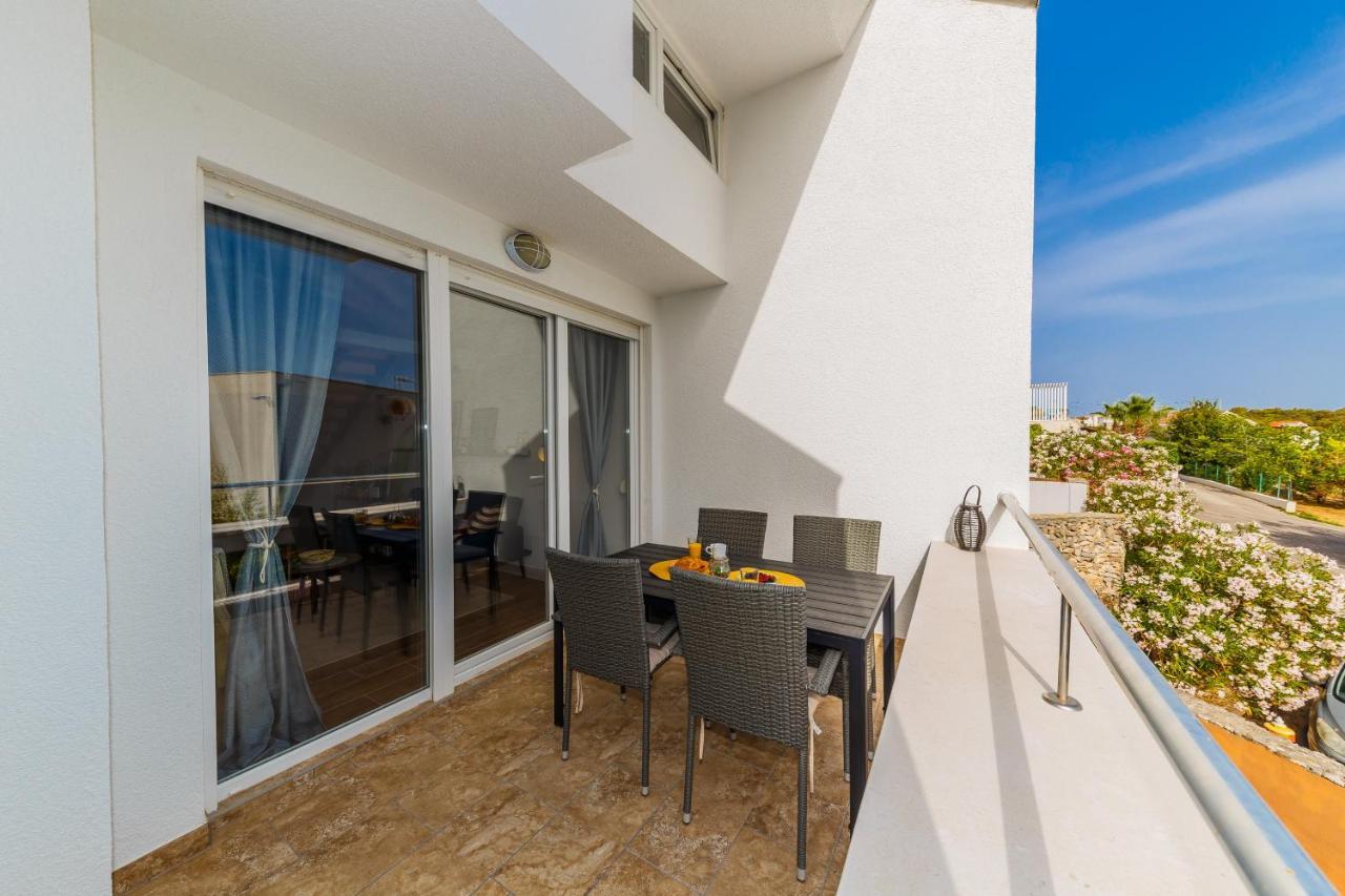 Apartment Maestral Сутиван Екстериор снимка